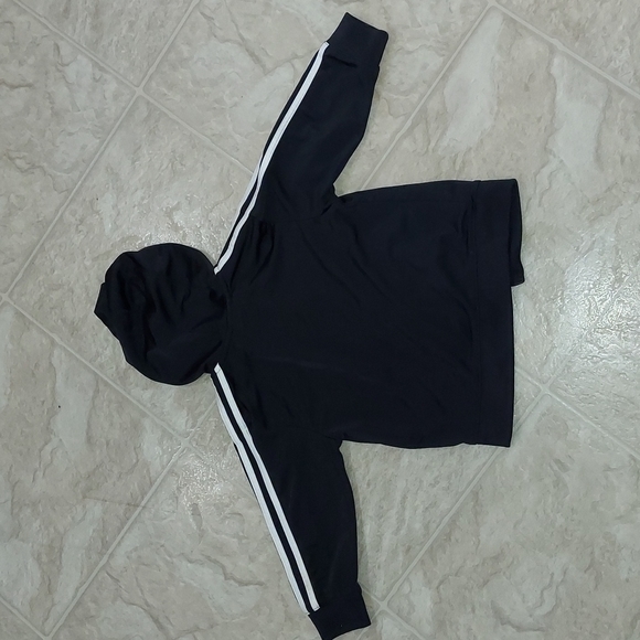 Adidas black & redzip up - Picture 4 of 4